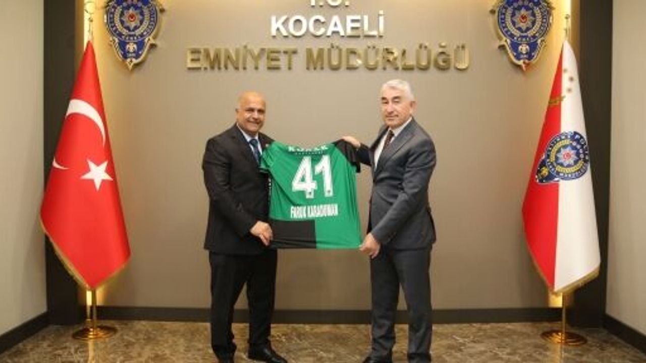 Müdür Karaduman’a  Durul’dan Hediye Forma