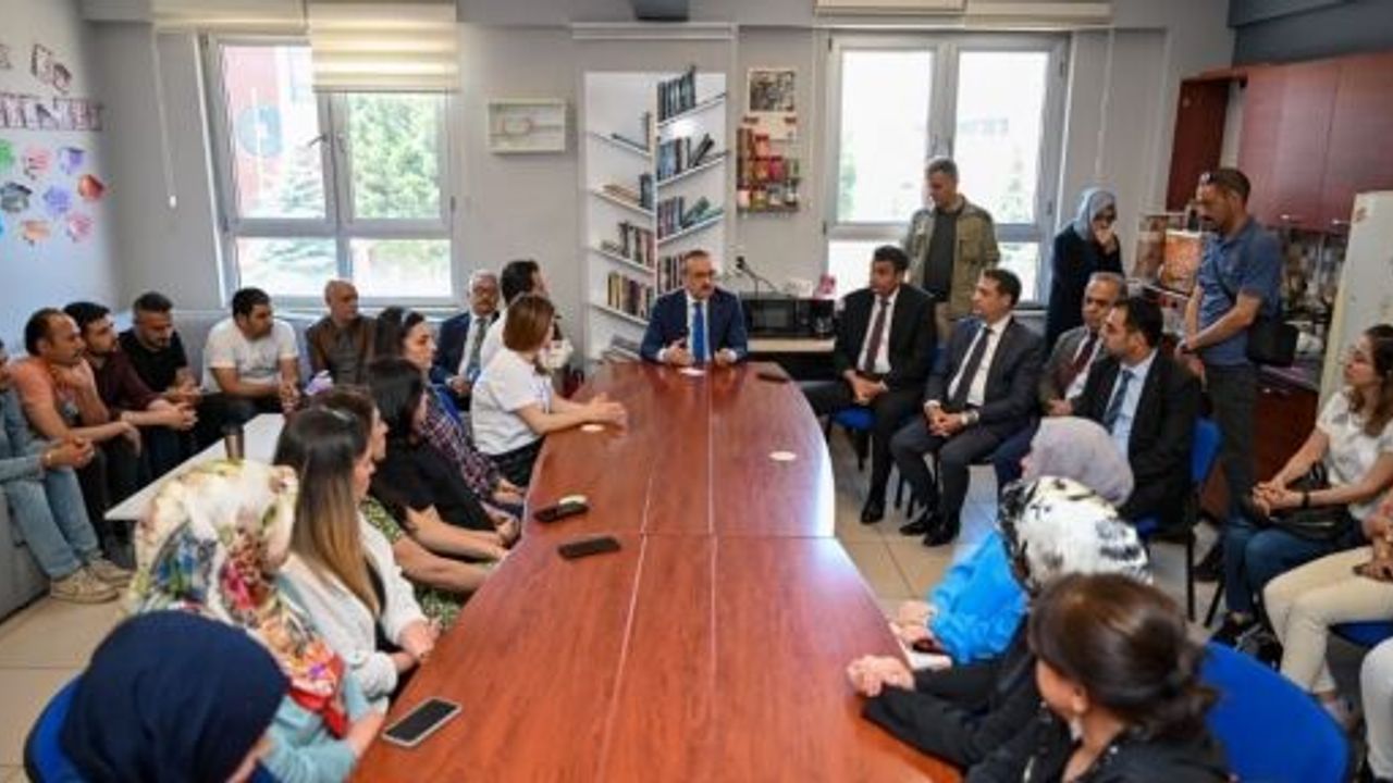 Vali Yavuz, Şiddetin Yaşandığı İlkokulu Ziyaret Etti: "Her Daim Yanınızdayım"