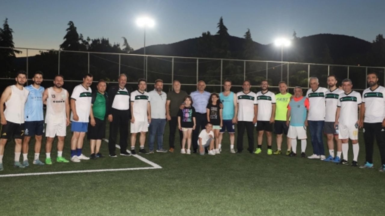 AK Partililer Halı Saha Maçı İle Stres Attı