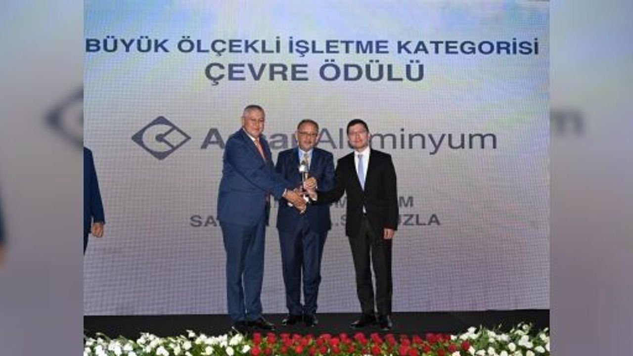 BAKAN ÖZHASEKİ: "YEŞİL DÖNÜŞÜM İHTİYARİ KONU DEĞİL MECBURİYETTİR"