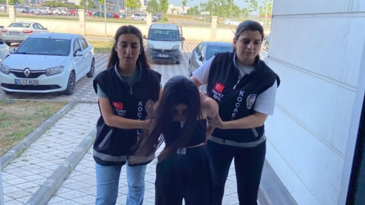 Kadın Maganda Genç Kızlara Dehşeti Yaşatmıştı: Tutuklandı