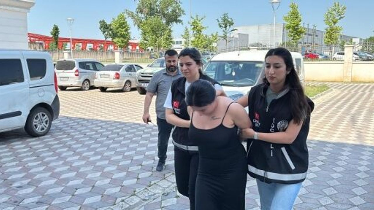 KADIN MAGANDA GENÇ KIZLARA DEHŞETİ YAŞATTI: "ÖLDÜRÜRÜM SENİ"