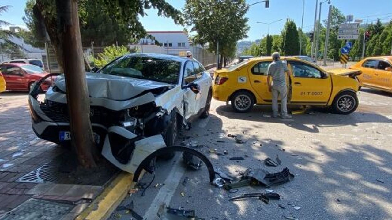 TİCARİ TAKSİ İLE OTOMOBİL ÇARPIŞTI: 2 YARALI