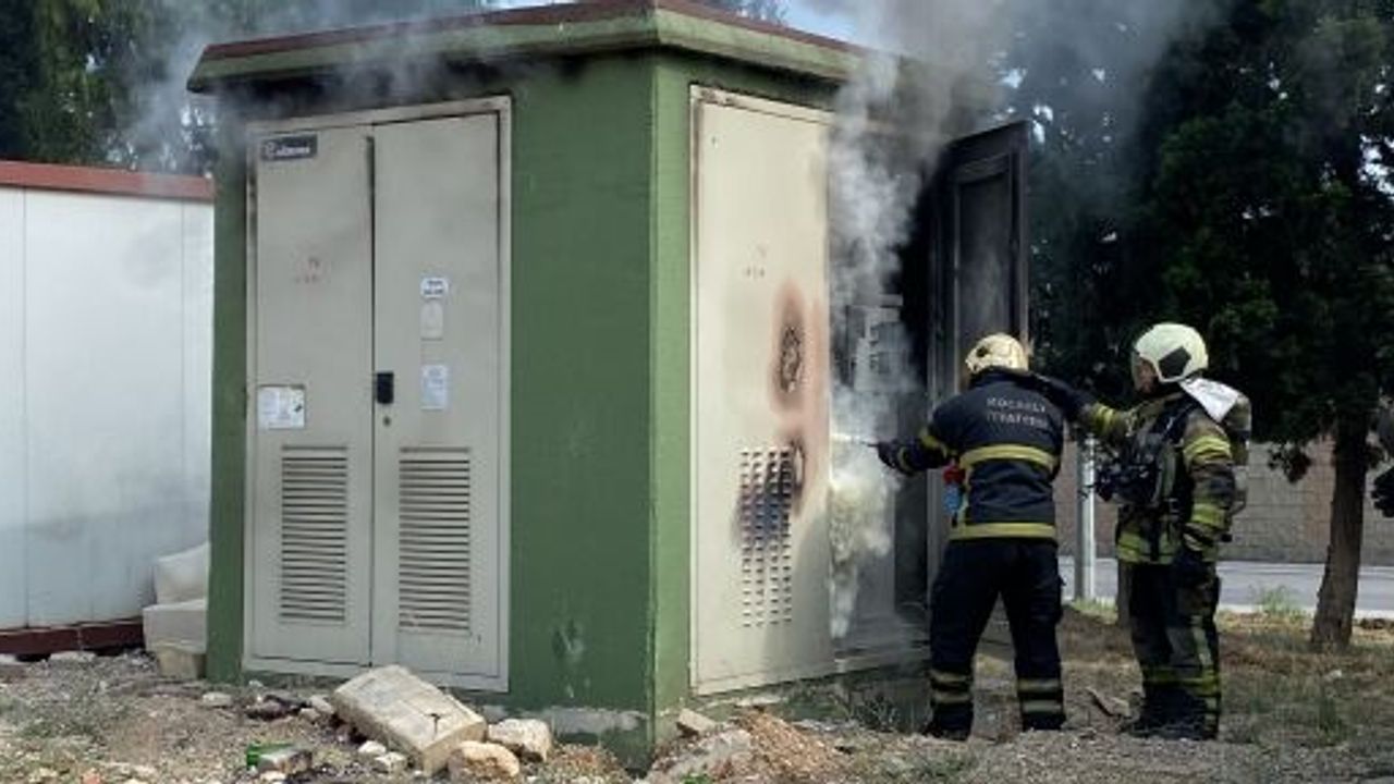 Trafoda Çıkan Yangın Mahalleyi Elektriksiz Bıraktı