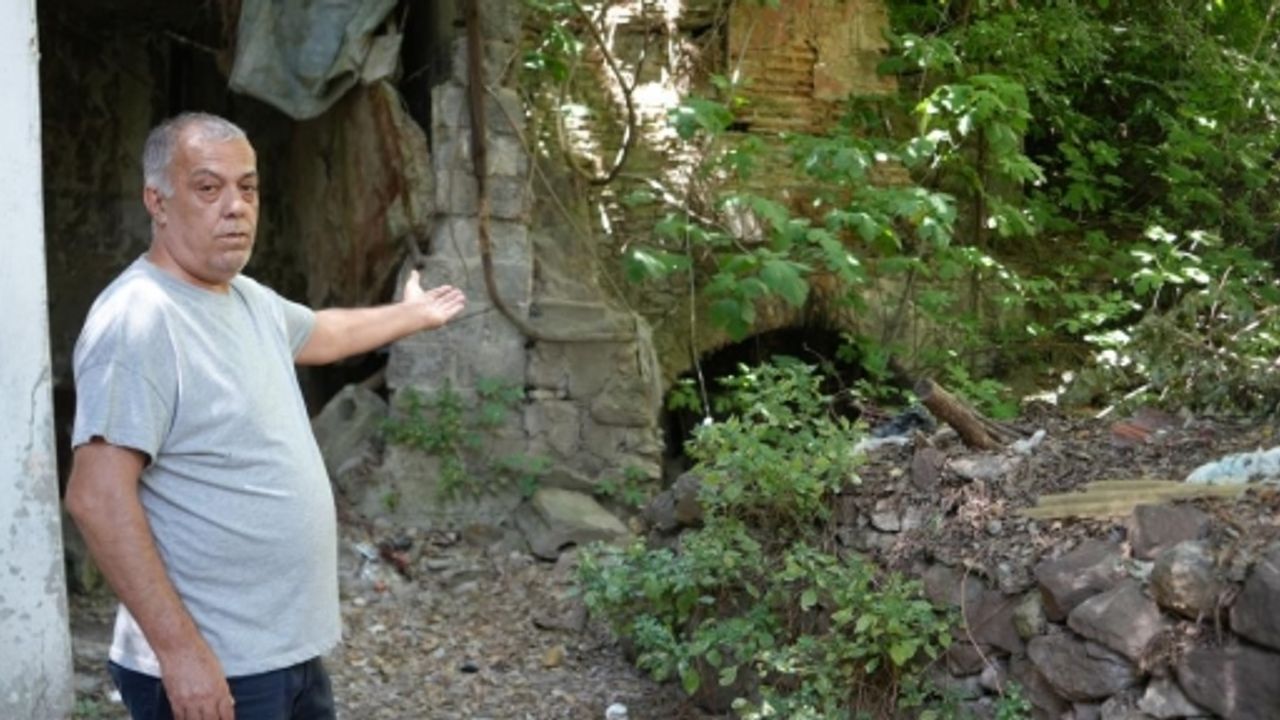 182 YILLIK TARİH HARABEYE DÖNDÜ: "TURİST GÖRSE OTURUP AĞLAR"