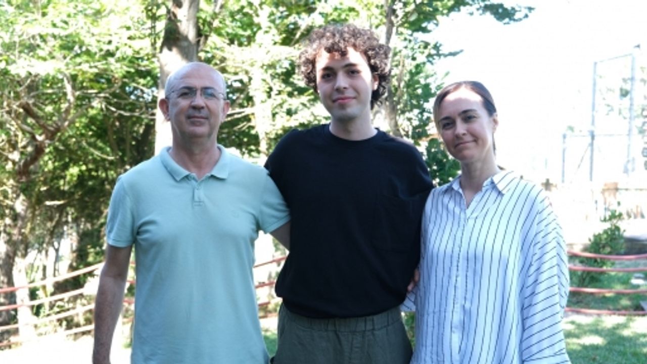 Başkan Büyükakın’dan Başarılı Öğrencilere Tatil Jesti