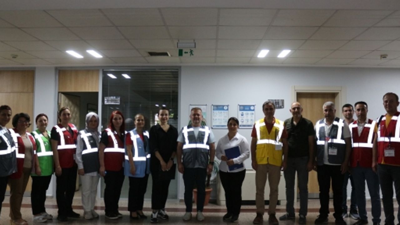 Kocaeli Derince Eğitim Ve Araştırma Hastanesi'nde Masabaşı Tatbikatı Yapıldı