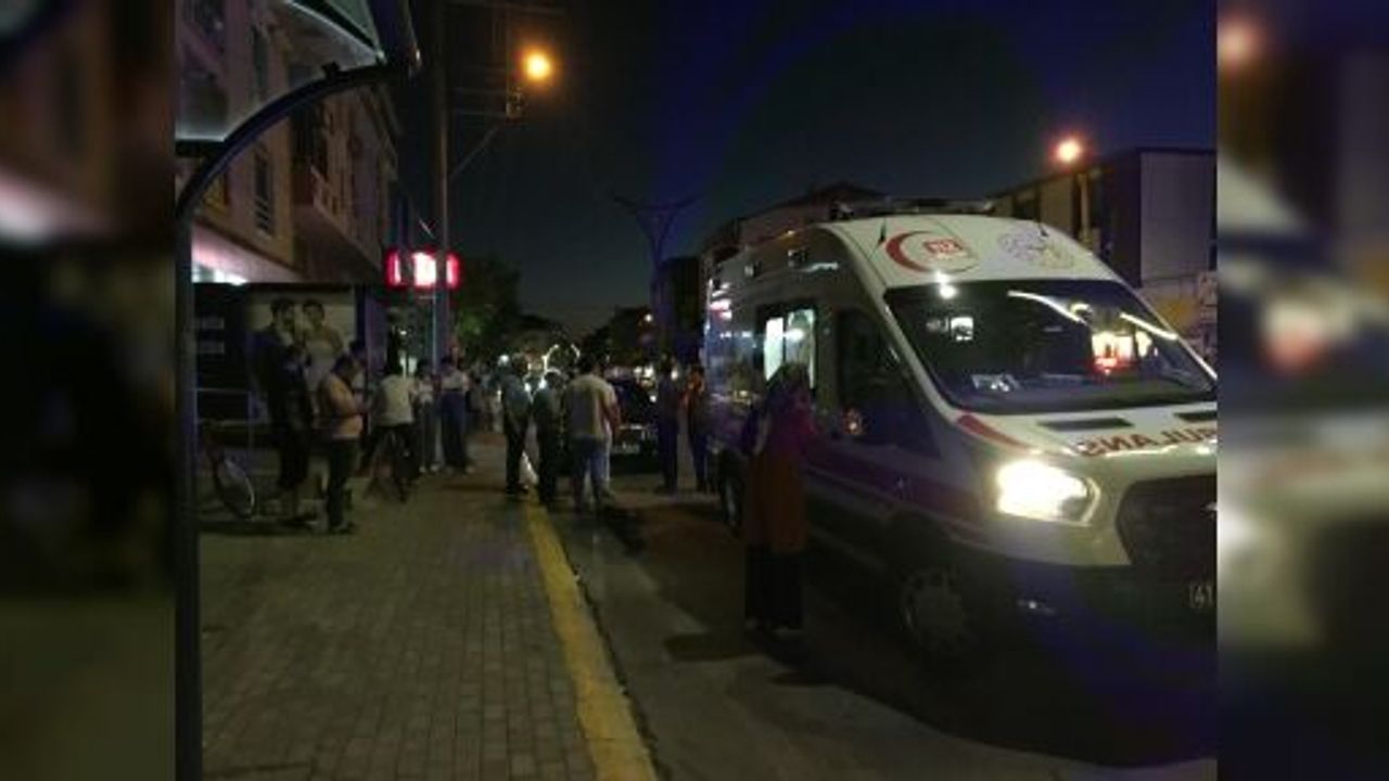 OTOMOBİLİNİ PARK ETMEK İSTERKEN 2 ÇOCUĞA ÇARPTI