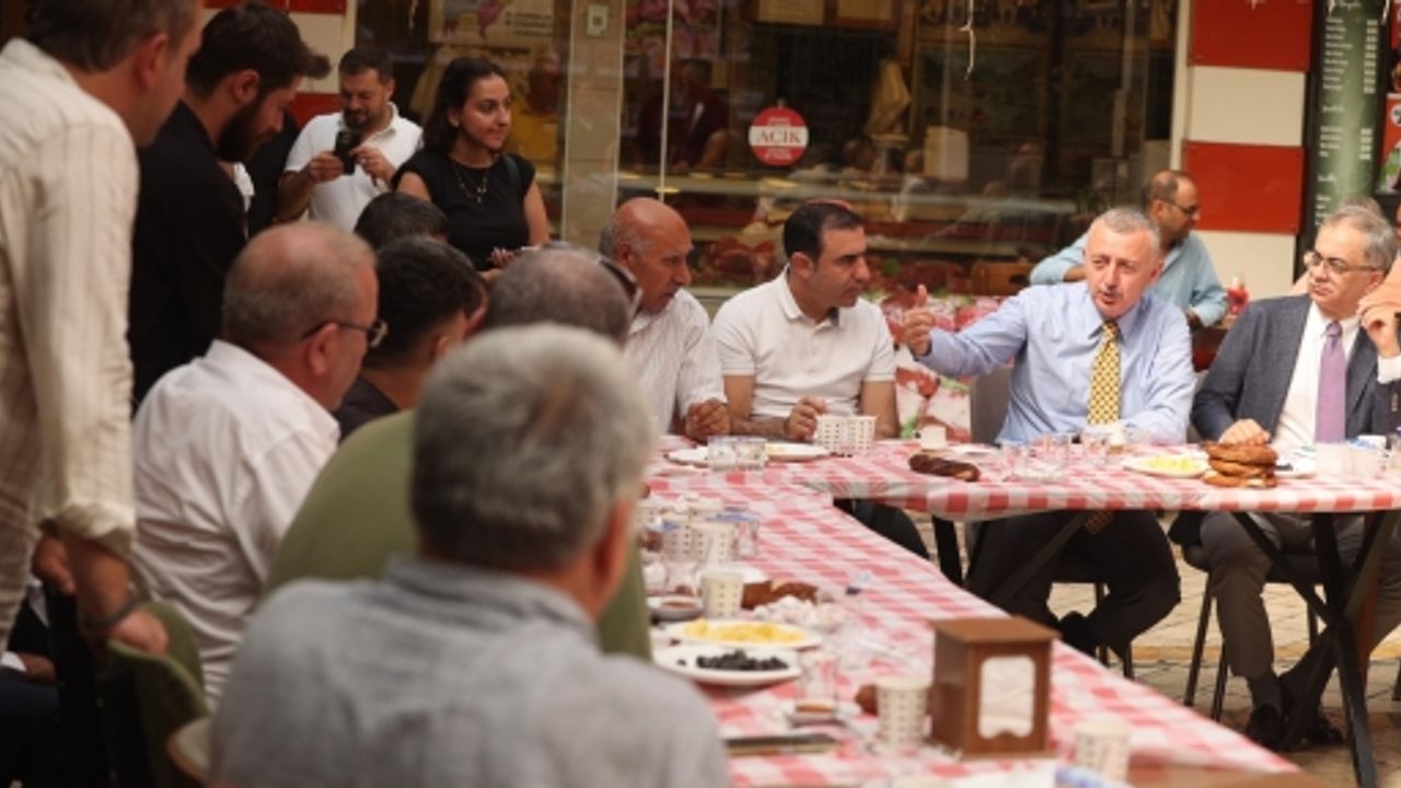 Başkan Büyükakın, Her Adımı Esnafla Paylaşıyor