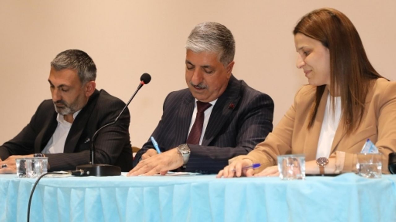 BAŞKAN ÖMEROĞLU: "DİLOVASI'NIN SINIRLARINI DAHİ BİLMEYENLER MUHALEFET YAPMAYA KALKMASIN"