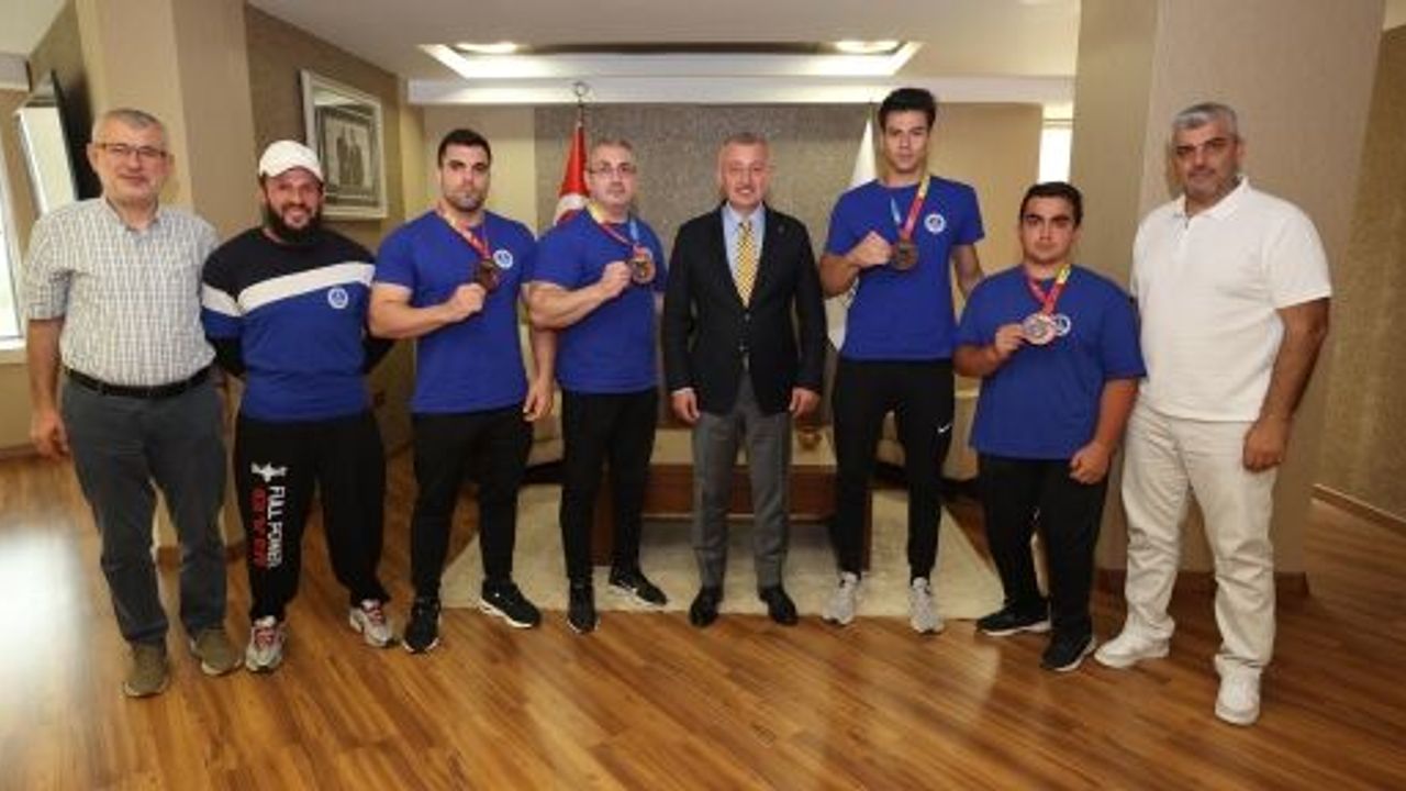 BİLEK GÜREŞİNDE TÜRKİYE'NİN VE KOCAELİ'NİN GURURU OLDULAR