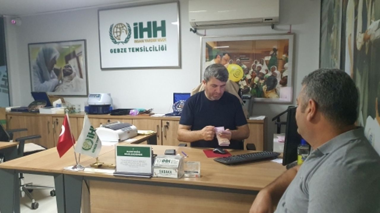 İlk Emekli Maaşını Gazze'ye Bağışladı