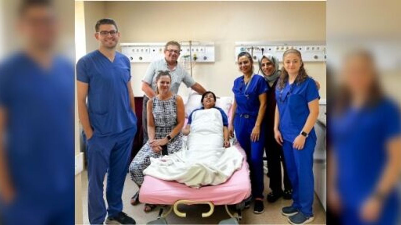 Laparoskopik Yöntemle Hastanın Karnından 26 Cm Büyüklüğünde Ve 4 Kilo Ağırlığındaki Kitle Çıkarıldı