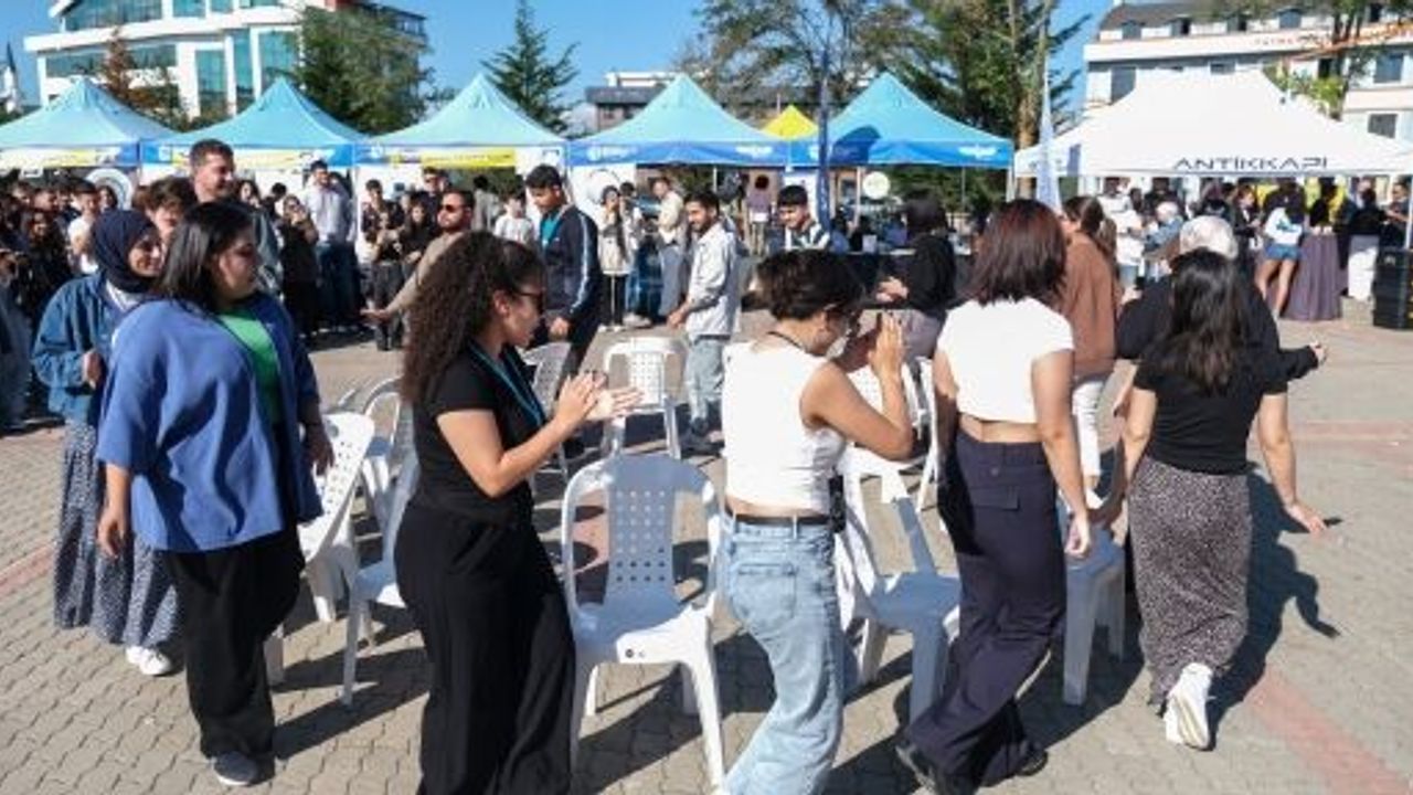 ‘Gelin Tanış Olalım’da KOÜ’lü Gençler Enerji Depoladı