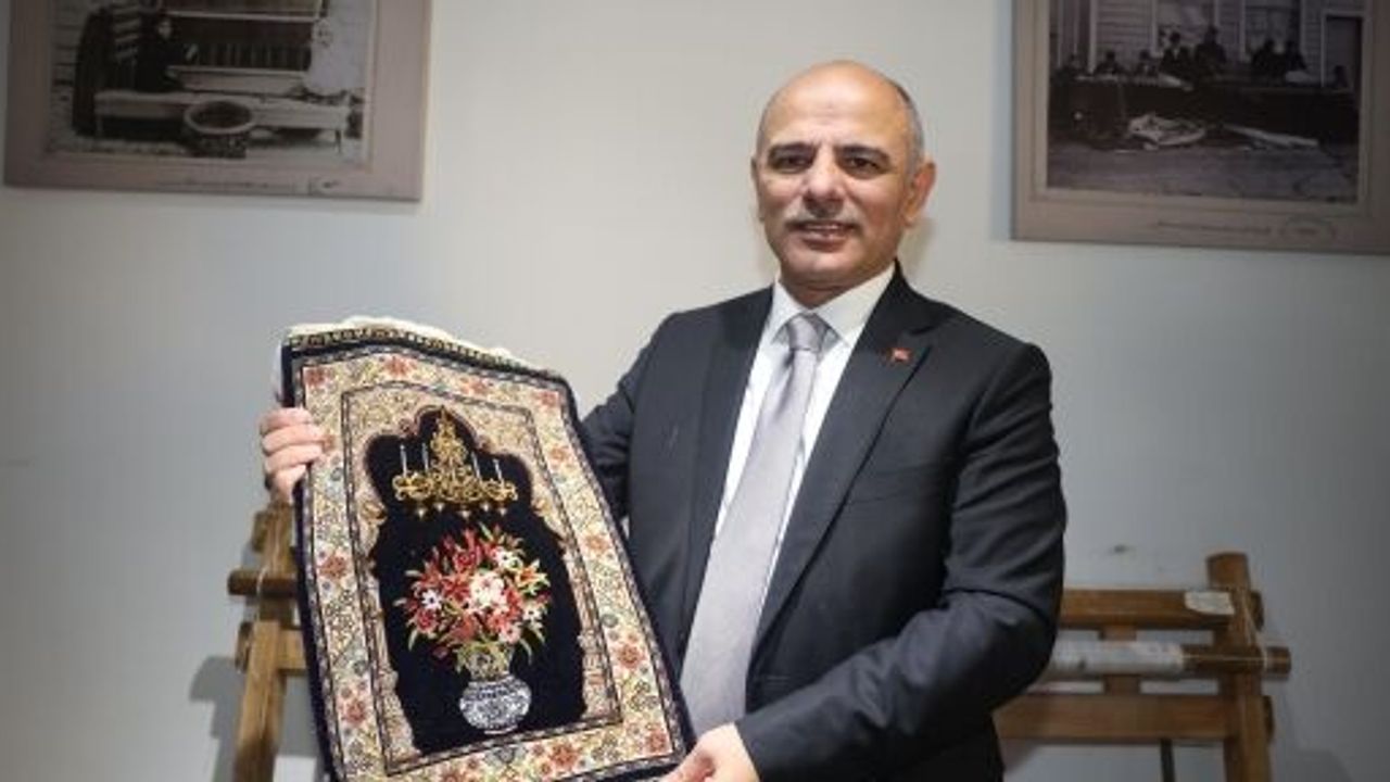 Hereke Halı Atölyesi'nde Ilk Halılar Üretildi