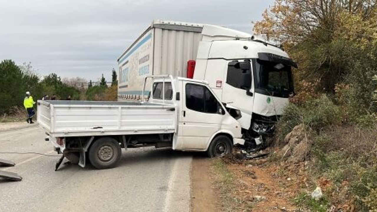 KOCAELİ'DE ZİNCİRLEME KAZA: 3 YARALI