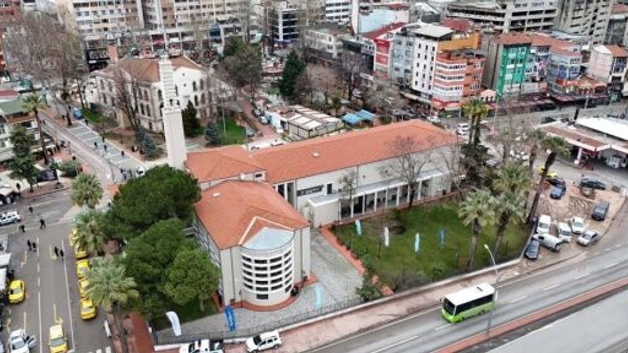 TEMELLERİ 1937 YILINDA ATILAN KOCAELİ'NİN SİMGE BİNASI YENİLENEN YÜZÜYLE AÇILDI