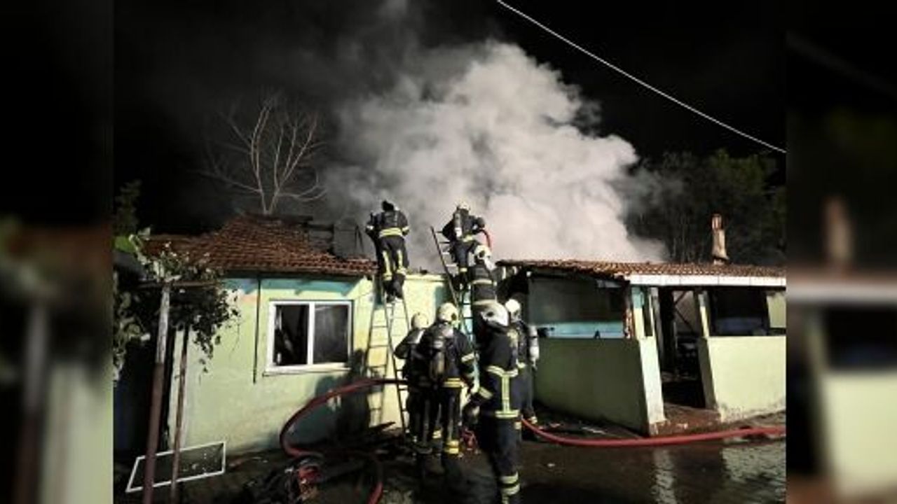 Annesinin İçerideyken Evi Yakan Adama 13 Yıldan 20 Yıla Kadar Hapis İstemi