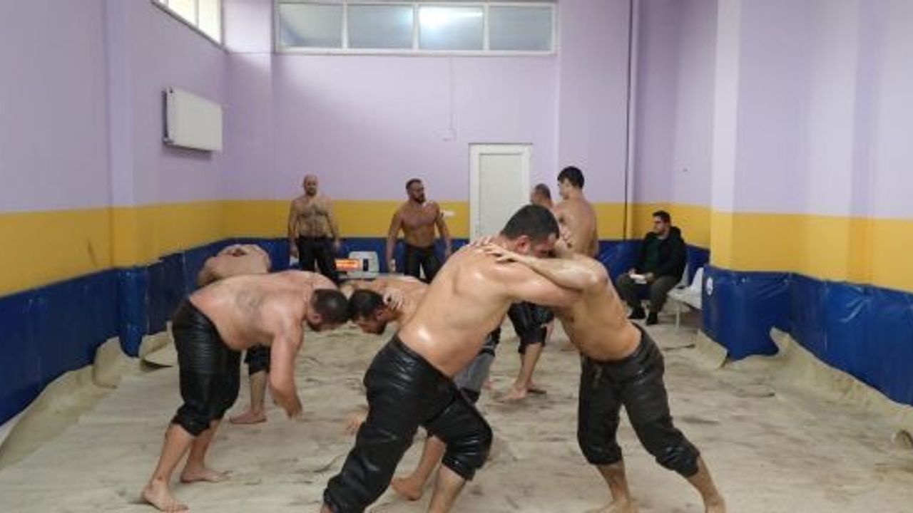 KARAMÜRSEL BELEDİYESİ GÜREŞ EĞİTİM MERKEZİ’NDE YAĞLI GÜREŞ HAZIRLIKLARI BAŞLADI