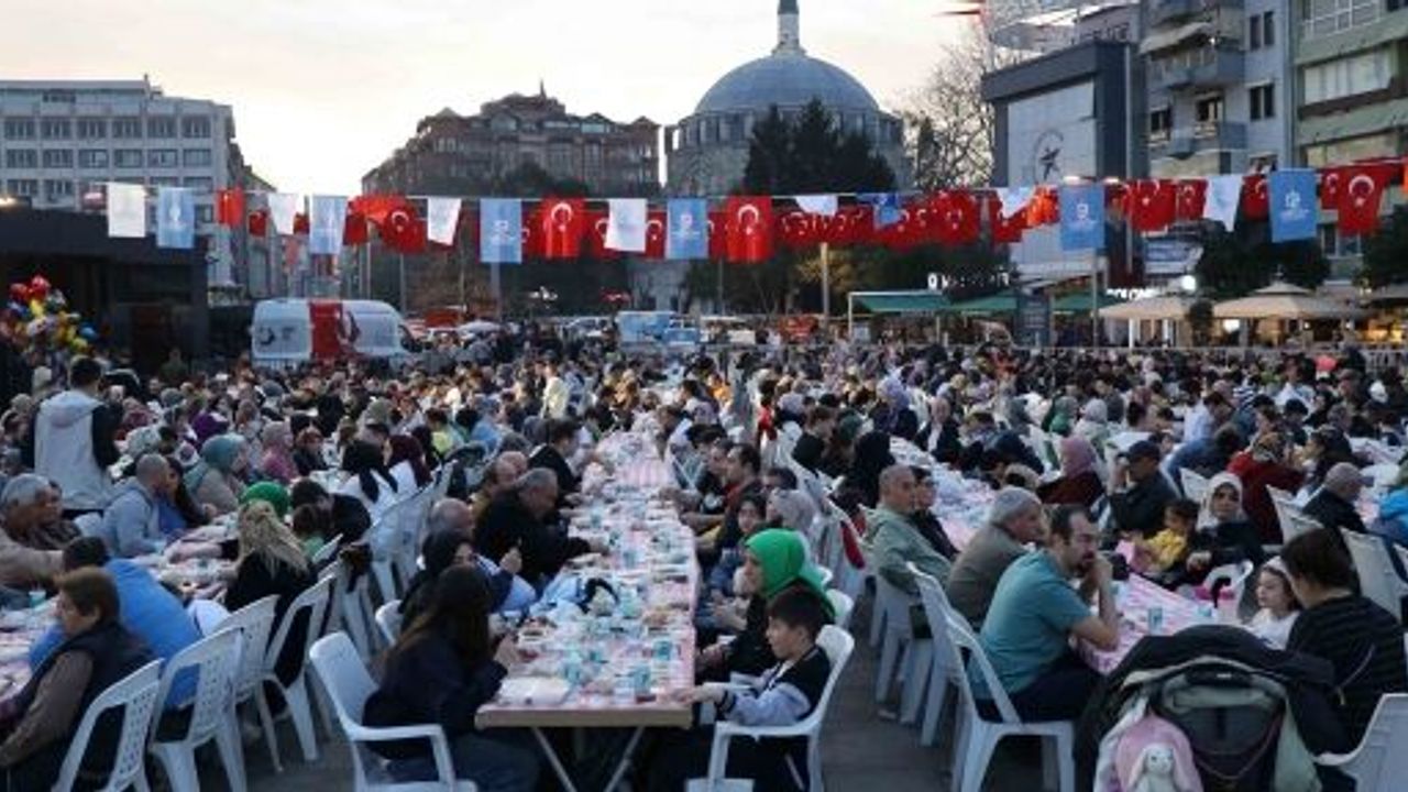 BÜYÜKŞEHİR'İN İFTAR SOFRASI HER GÜN 3 BİN KİŞİYİ AĞIRLIYOR