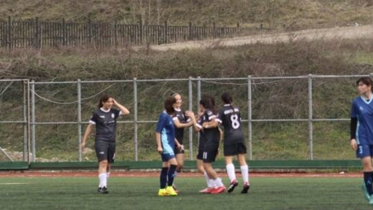 Körfezli Kızlar Komşuyu Gol Yağmuruna Tuttular