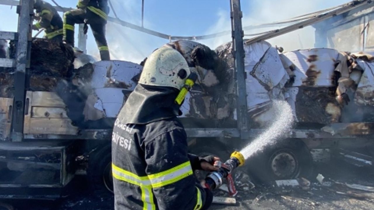 TEM'DE LASTİĞİ PATLAYAN TIR ALEVLERE TESLİM OLDU: TRAFİK KİLİTLENDİ