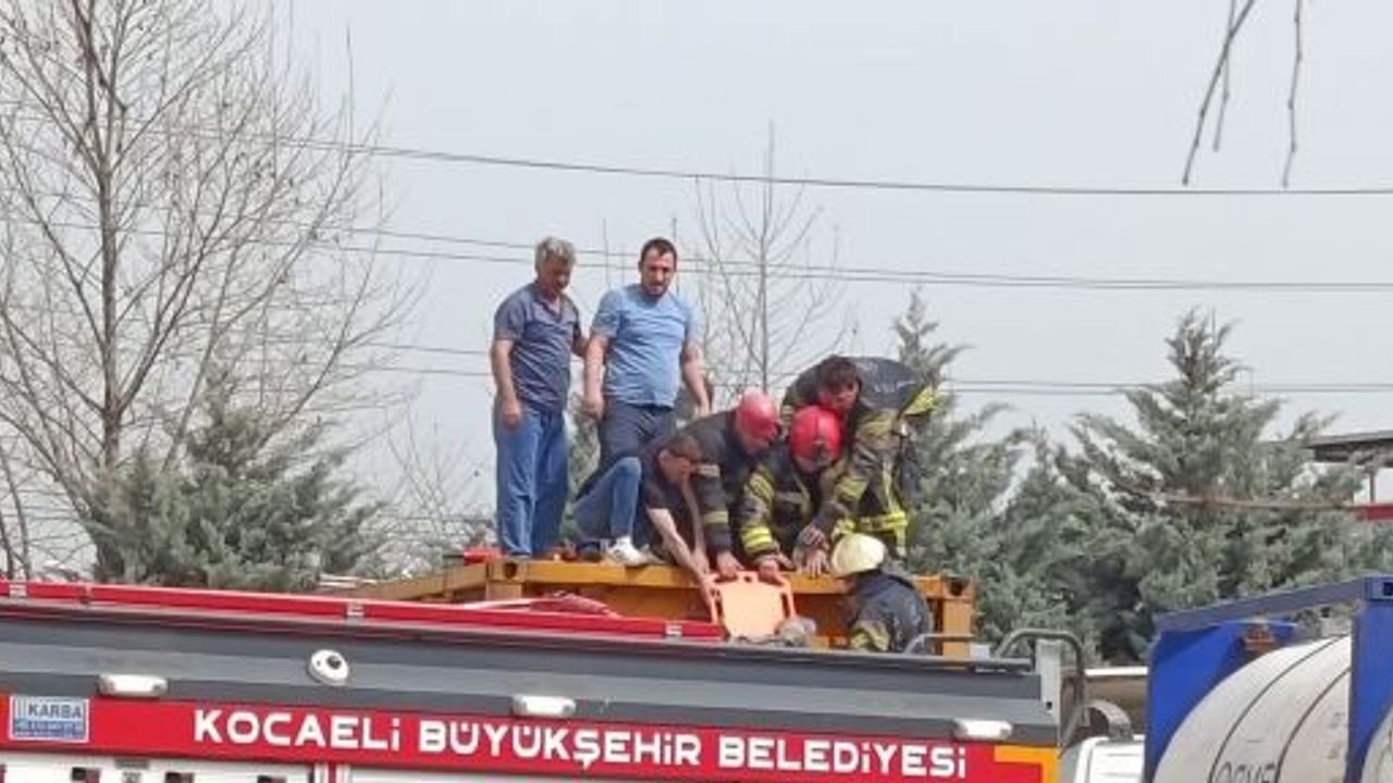 TEMİZLİK YAPARKEN KİMYASAL TANKERİNİN İÇİNE DÜŞTÜ, AĞIR YARALANDI