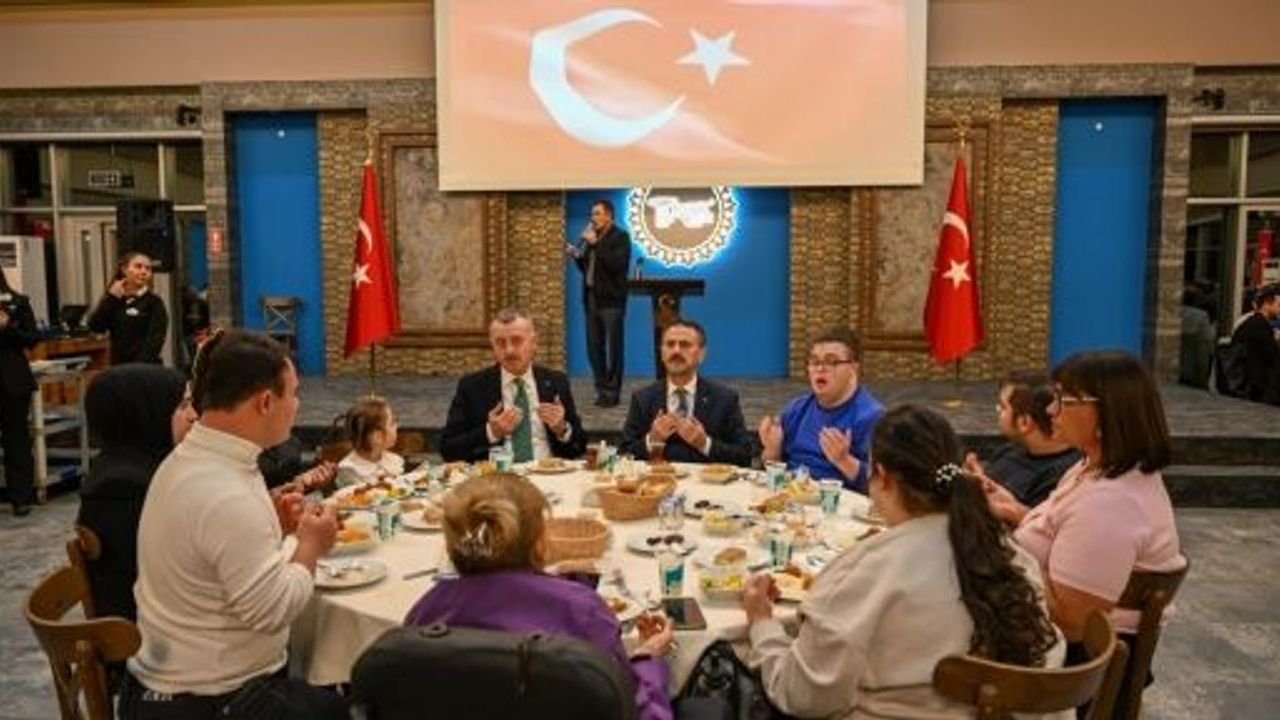 Vali Aktaş ve Büyükşehir Başkanı Büyükakın, Engelli Dostlarımızla Bir Araya Geldiler