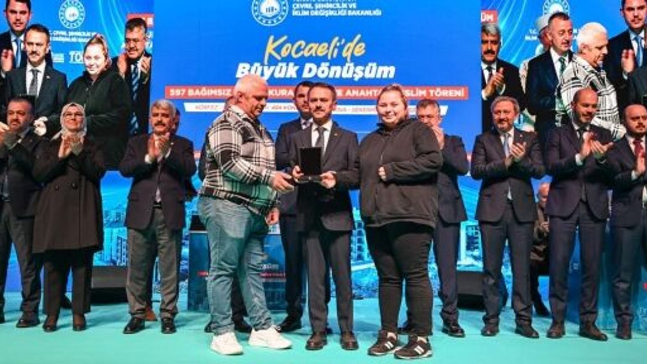 Çevre, Şehircilik ve İklim Değişikliği Bakanı Sayın Murat Kurum, Kura Çekimi ve Anahtar Teslim Törenine Katıldı