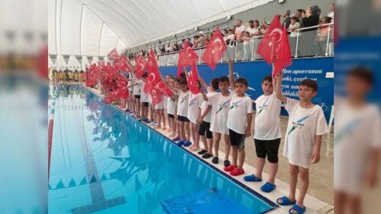İzmit Belediyesinden 23 Nisan’a Özel Yüzme Yarışı
