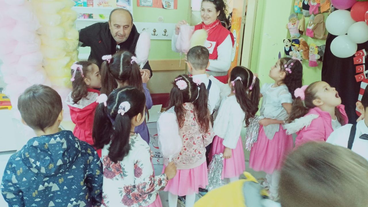 Kızılay Körfez Şubesi’nden 23 Nisan’da Anlamlı Jest