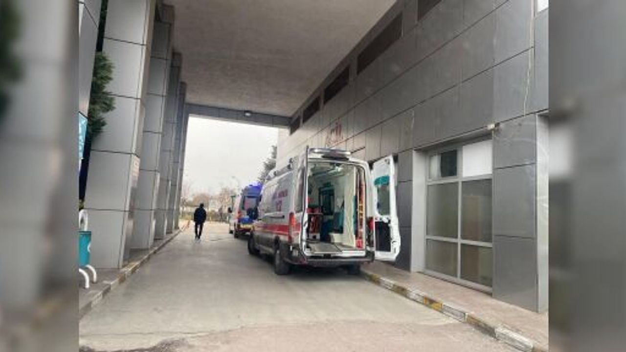 Körfez'de Tavuk Döner Yiyen 52 Kişi Hastanelik Oldu