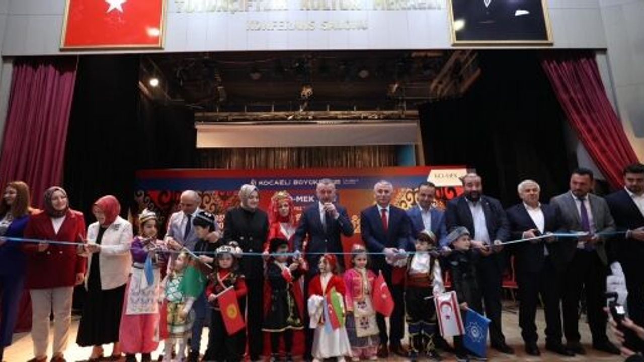 Körfez ilçe Sergisinde Türk Dünyası Rüzgârı Esti