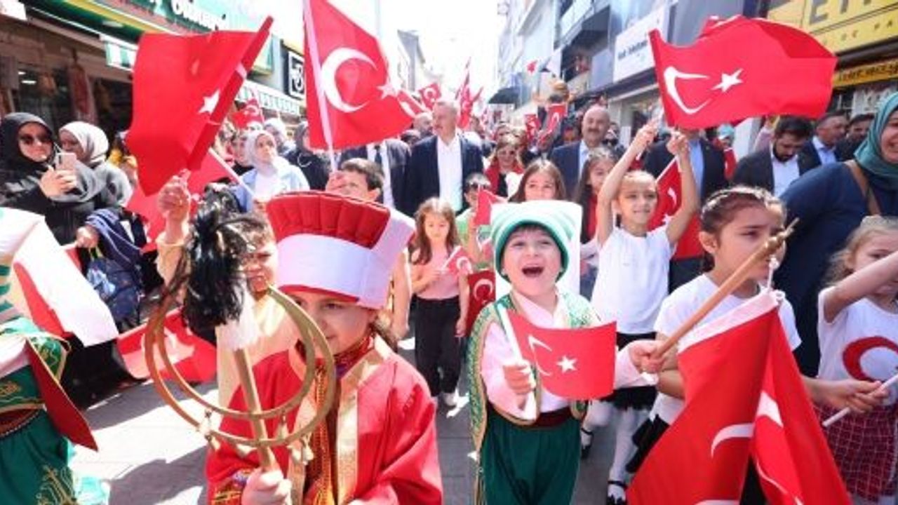 Rengârenk Hayaller Gökyüzü İle Buluştu