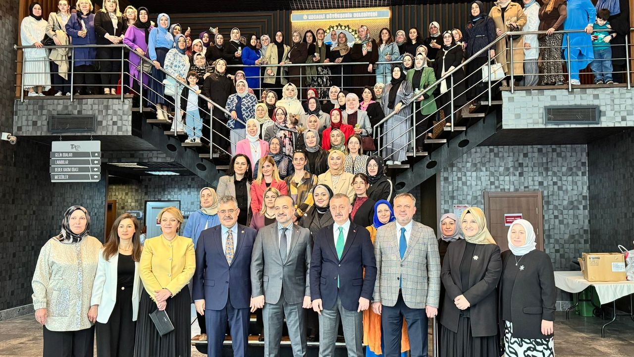 AK Parti il Kadın Kollarından Anneler Gününe Özel Program"