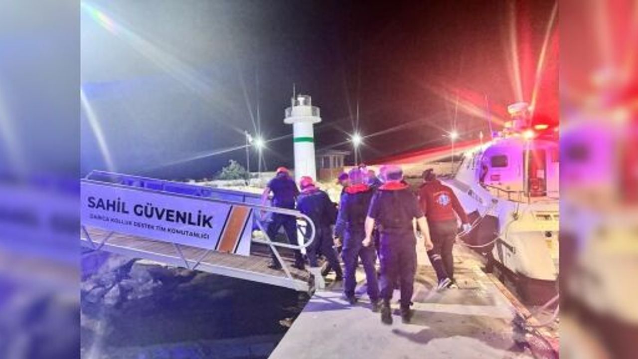 BALIK TUTARKEN KAYALIKLARDAN DENİZE DÜŞEN GENÇ YARALANDI