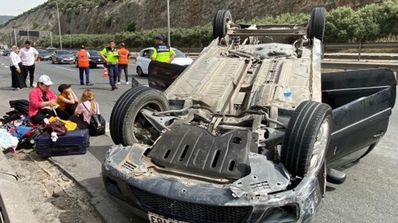 Beton Bariyere Çarparak Takla Atan Araç Ters Döndü: 3 Yaralı
