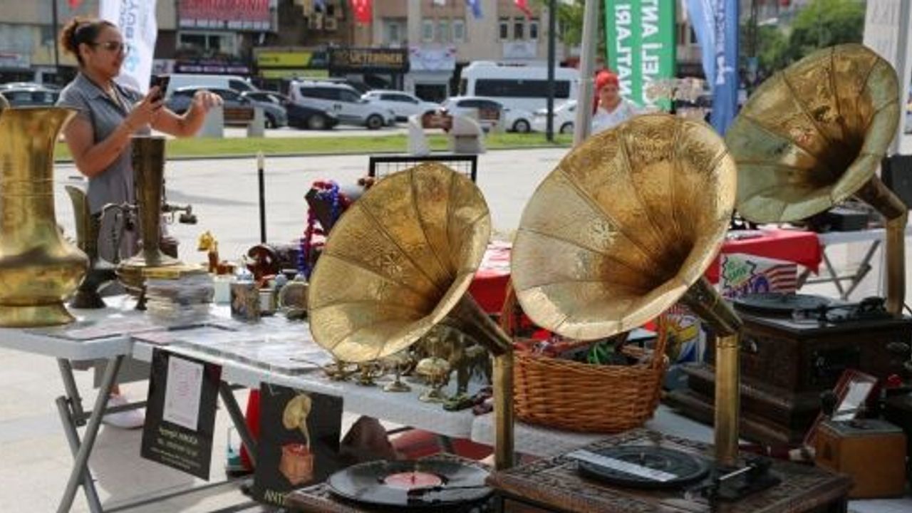 Kocaeli’nde Antika Ve Nostalji Rüzgarı Esti