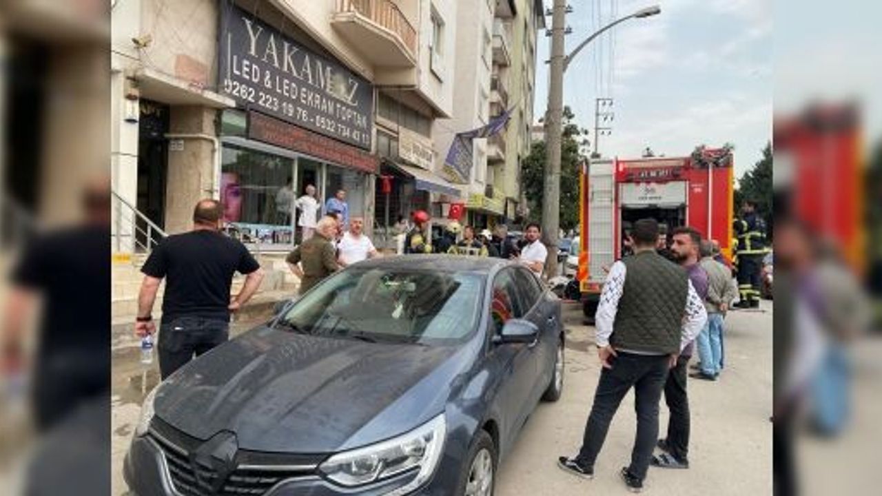ŞARJ EDİLEN AKÜ PATLAYARAK YANGINA SEBEP OLDU: EV KULLANILAMAZ HALE GELDİ