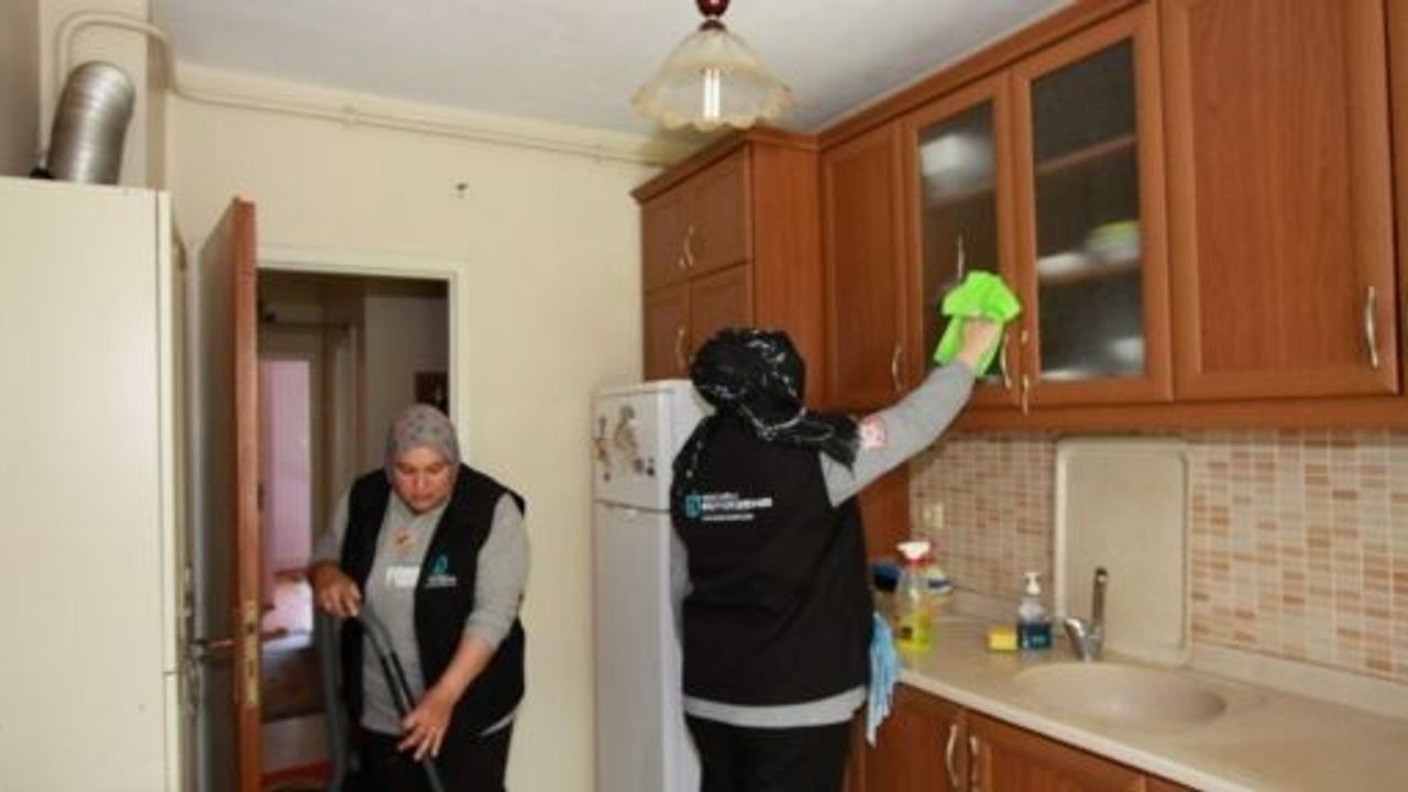 Büyükşehir’in “Evde Bakım Hizmeti” Kalplere Dokunuyor
