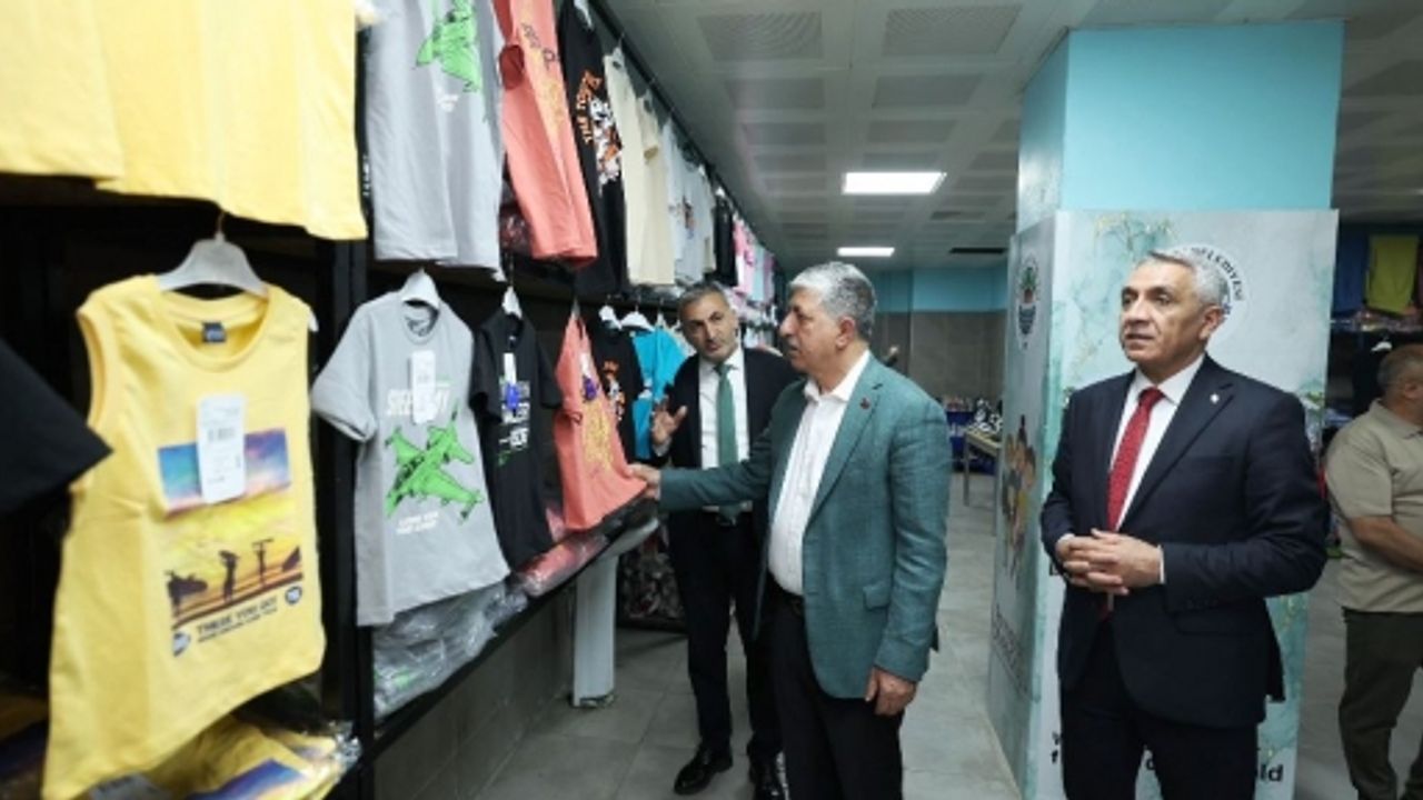 Dilovası’nda Sevgi Mağazası İhtiyaç Sahiplerinin Yanında