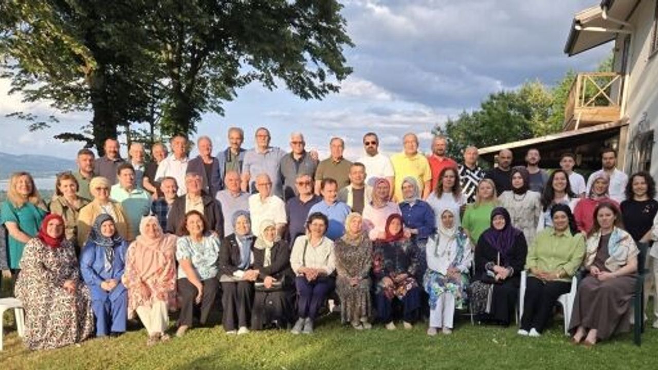 Dr. Büyükkaya’nın Bahçesinde “BABALAR GÜNÜ” Kutlaması