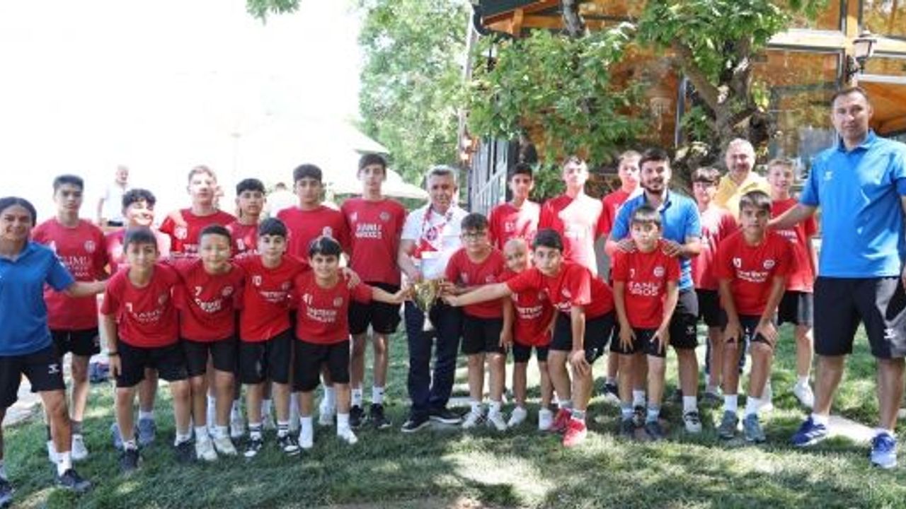 Kandıraspor U13 Takımı Şampiyonluğu  Başkan Erol Ölmez’le Kahvaltıda Kutladı