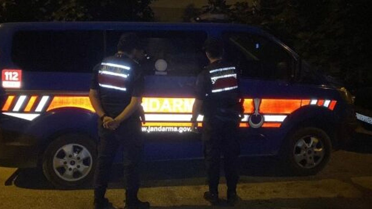 JANDARMA ADIM ADIM TAKİP ETTİ, YÜKLÜ MİKTARDA UYUŞTURUCU ELE GEÇİRİLDİ