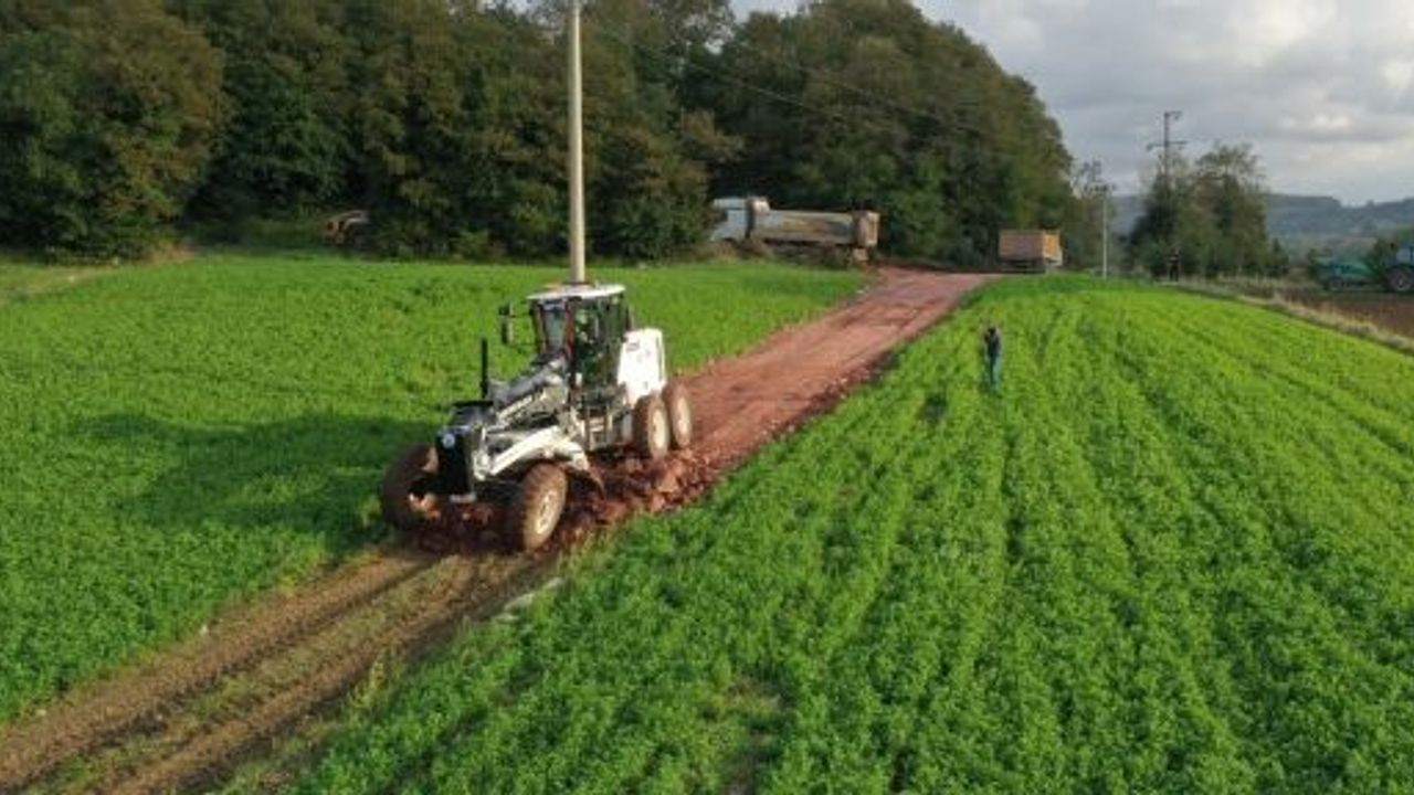 KANDIRA’NIN KIRSAL MAHALLELERİNDE FINDIK HASADI ÖNCESİ ÇİFTÇİYE YOL DESTEĞİ