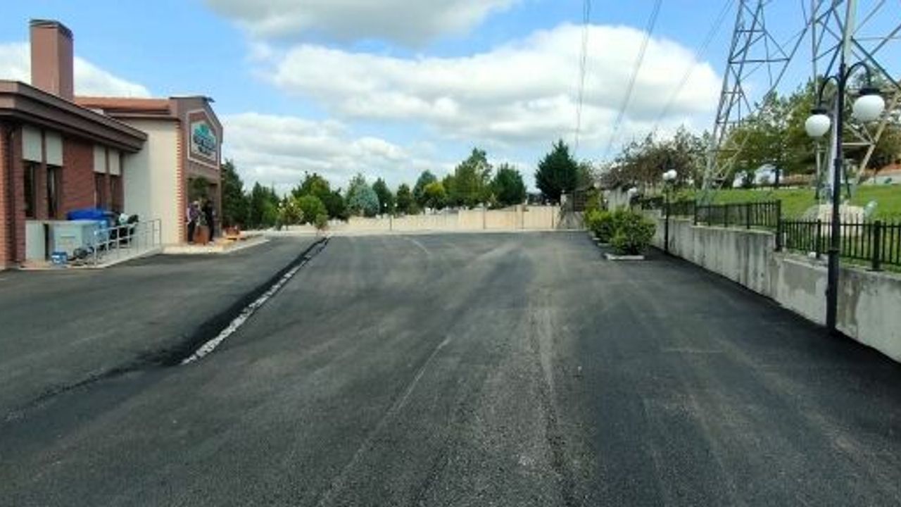 Kent Mezarlığı’nda Yollar Ve Otopark Asfaltlandı