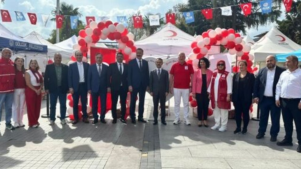 Vali Aktaş, Gölcük’te Gerçekleştirilen “Okulumda KANpanya Var” Adlı Kan Bağışı Etkinliğine Katıldı