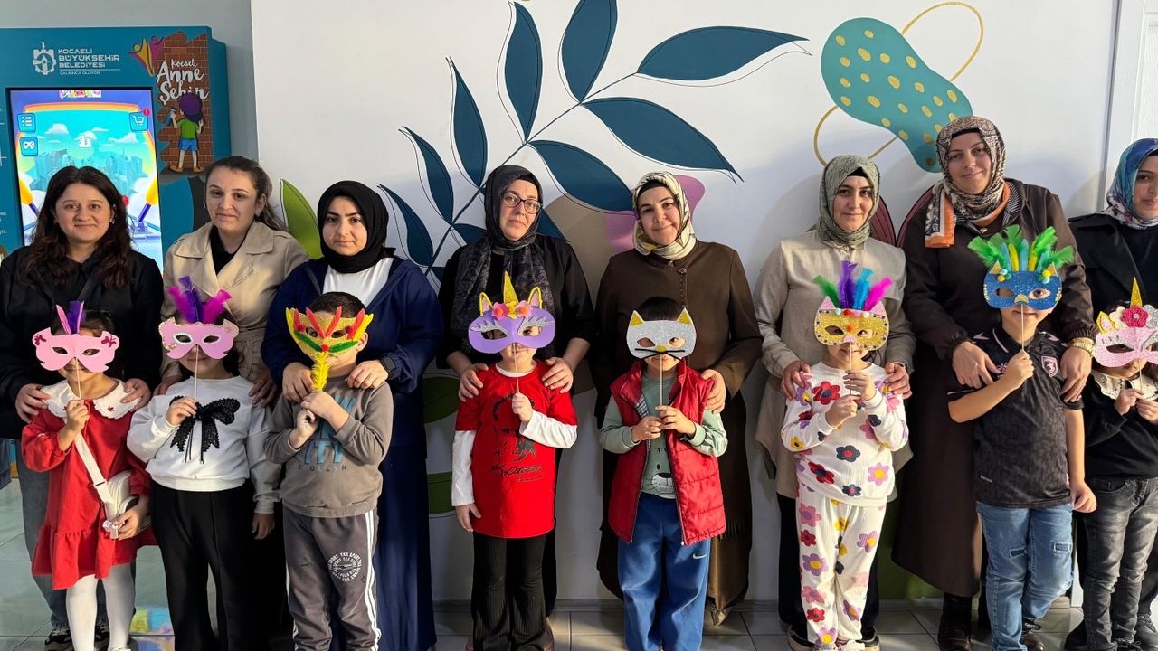 Anne Şehir’de Dopdolu, Rengârenk Bir Ara Tatil