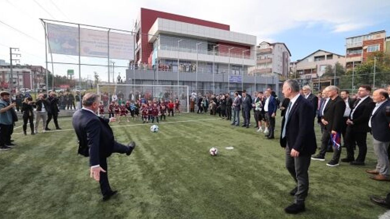 Bakan Bak, Hasan Doğan Bilgievi ve Sporcu Eğitim Merkezi’ni Gezdi