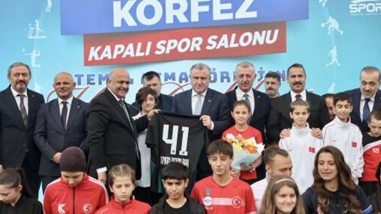 Başkan Durul’dan Bakan Bak’a Forma